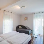 Riviera Apartmanhaz شقة *