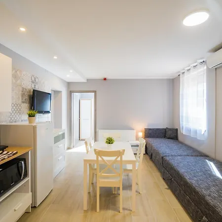 Riviera Apartmanhaz *