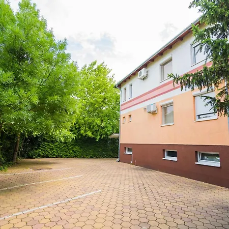 Lägenhet Riviera Apartmanhaz *