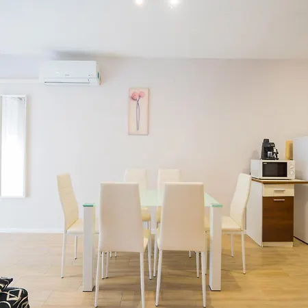 Riviera Apartmanhaz * Siófok