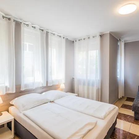 Riviera Apartmanhaz