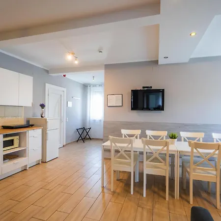 Riviera Apartmanhaz *