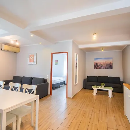 Riviera Apartmanhaz *