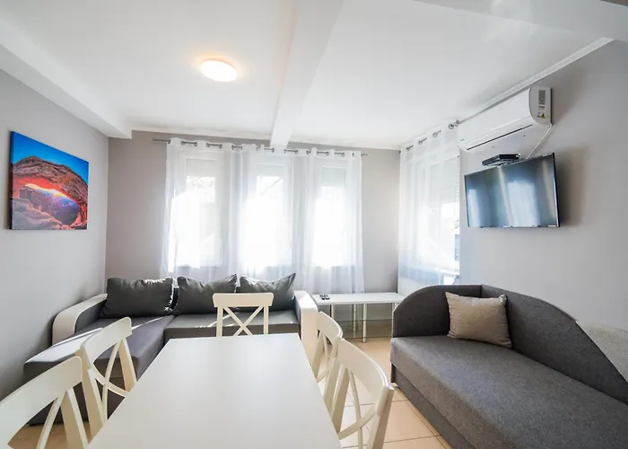 Riviera Apartmanhaz *