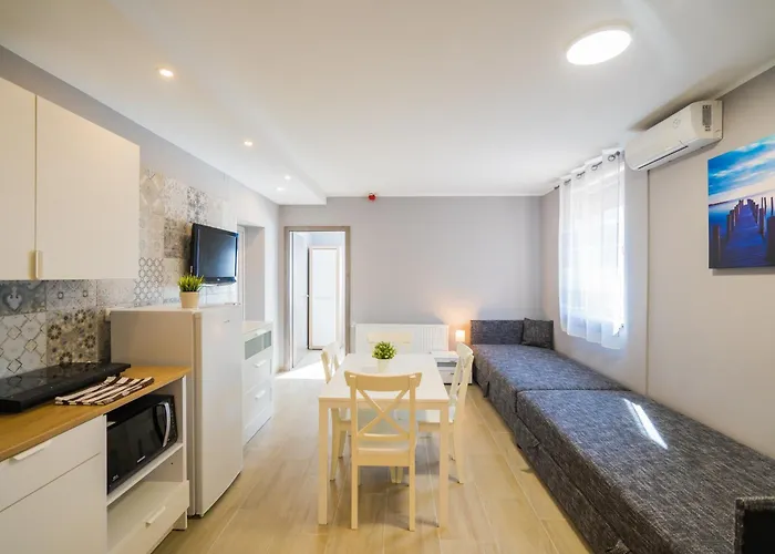 Riviera Apartmanhaz *