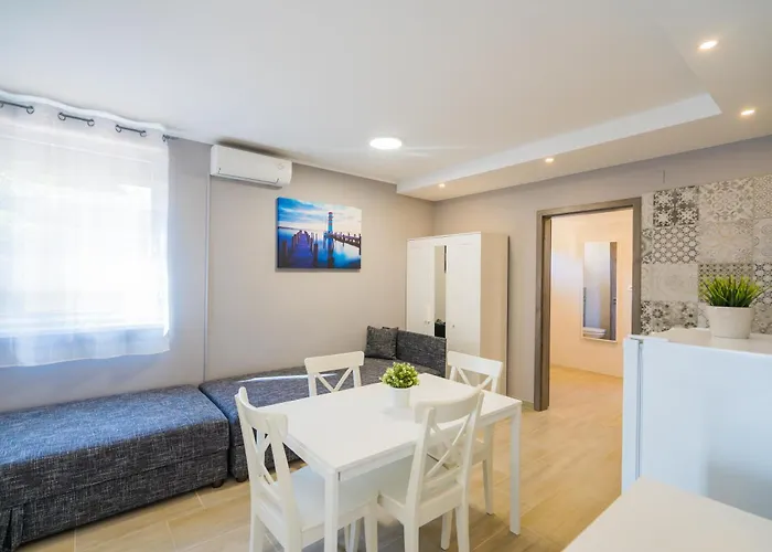 Riviera Apartmanhaz *