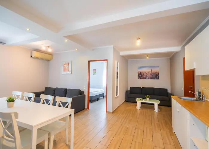 Riviera Apartmanhaz *